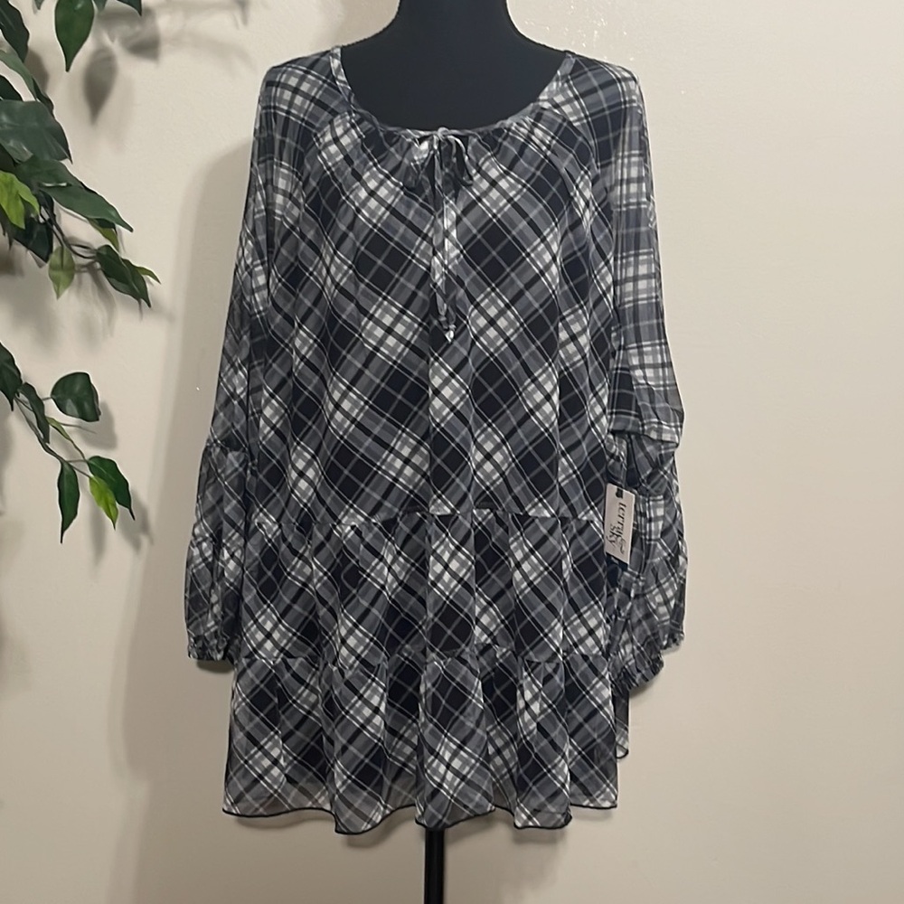 Terra & Sky lightweight plaid blouse. Size 4X. Color - Black and white. NWT